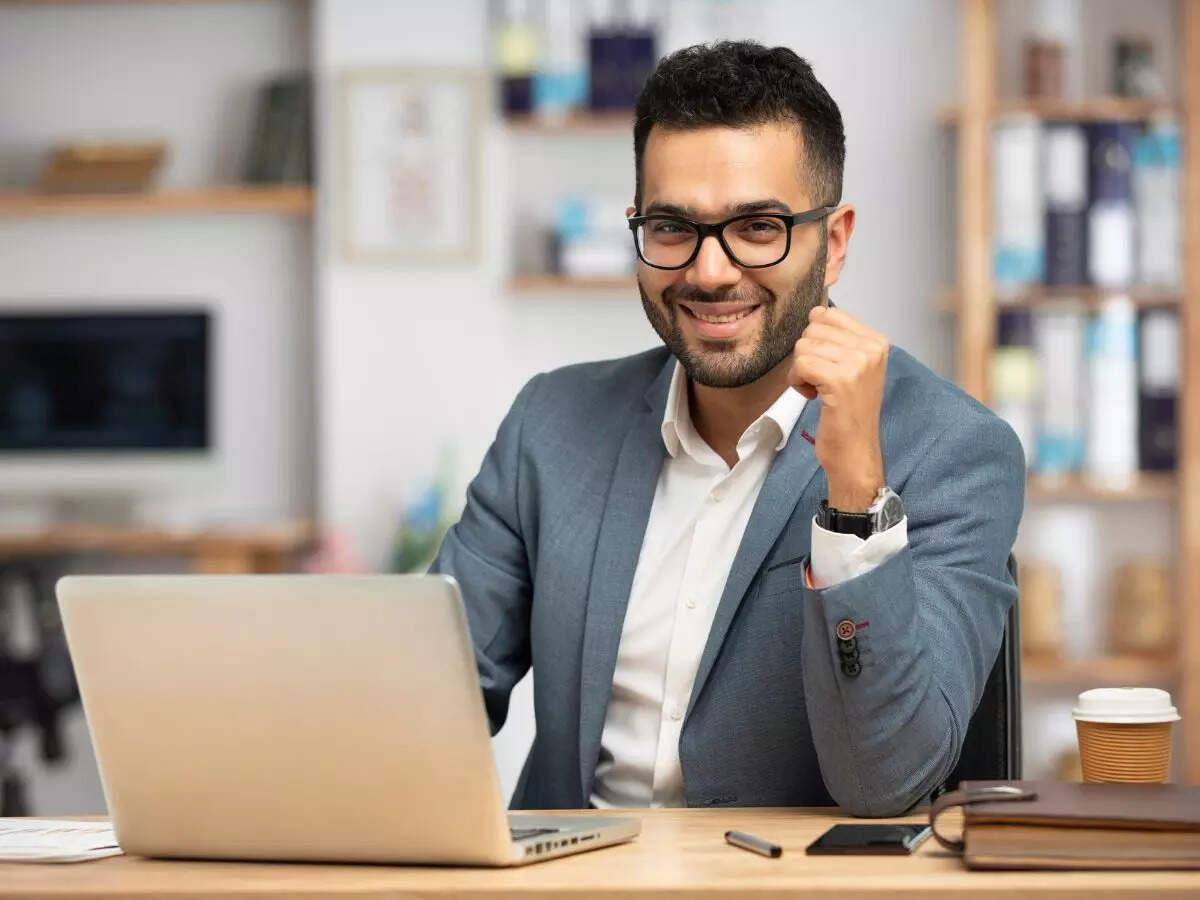 IT salary trends in India 2026 showing software engineering, AI, and cloud computing careers