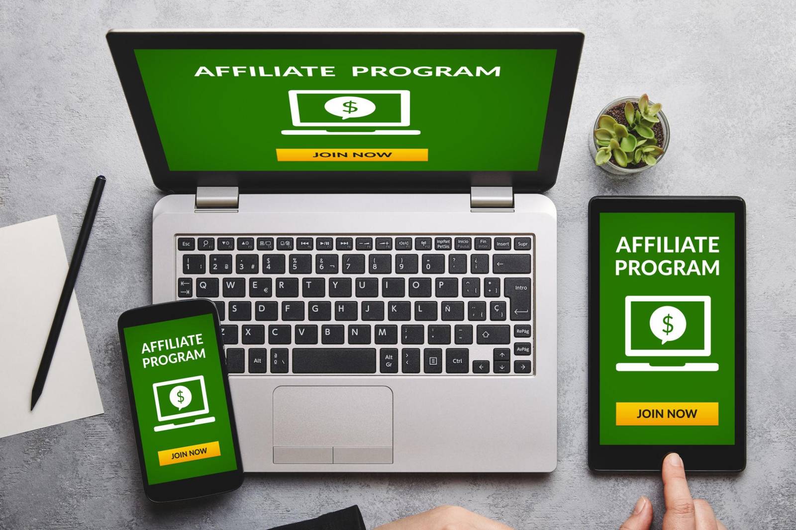 Affiliate marketing in India 2026 showing online income and digital marketing workspace